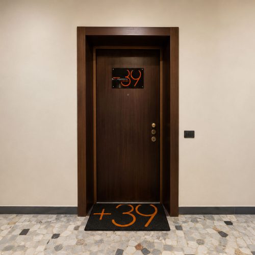piu39e_ingresso_largo_camus